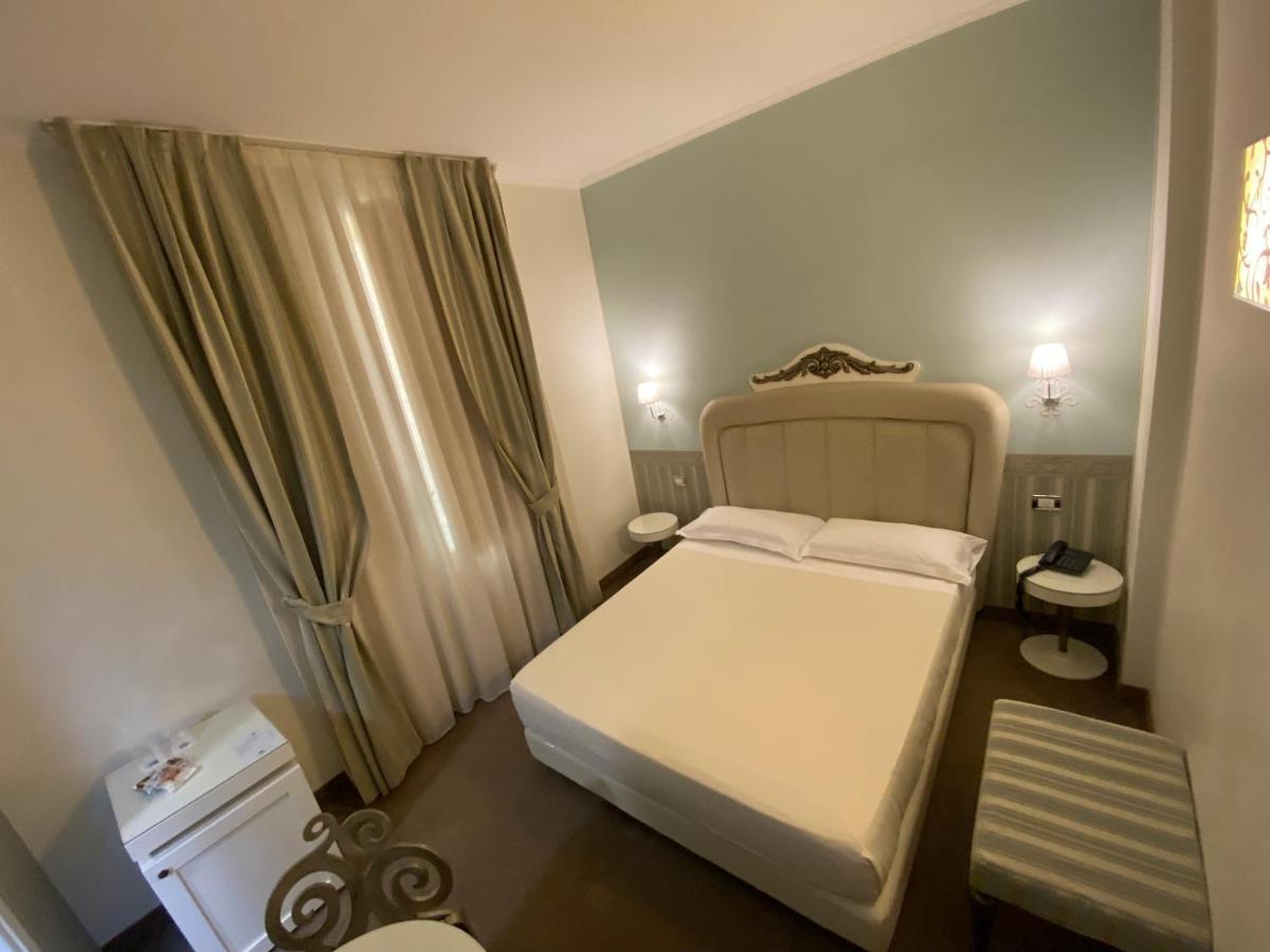Jr Hotels Oriente Bari Luaran gambar