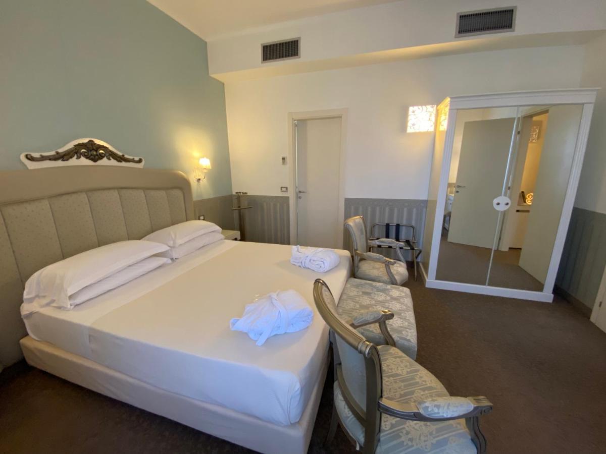 Jr Hotels Oriente Bari Luaran gambar